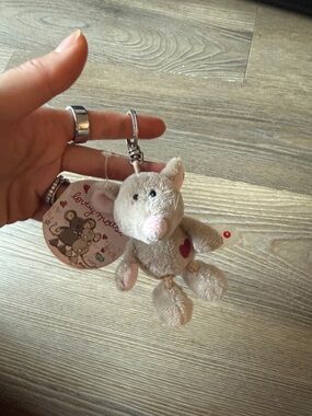 New Nici lovely mouse heart embroidered grey mouse keychain